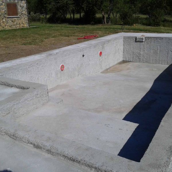 piscines béton corse