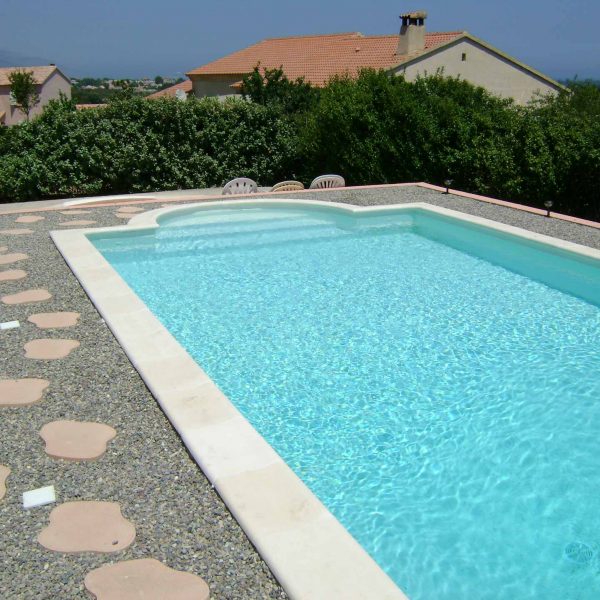 piscines béton corse