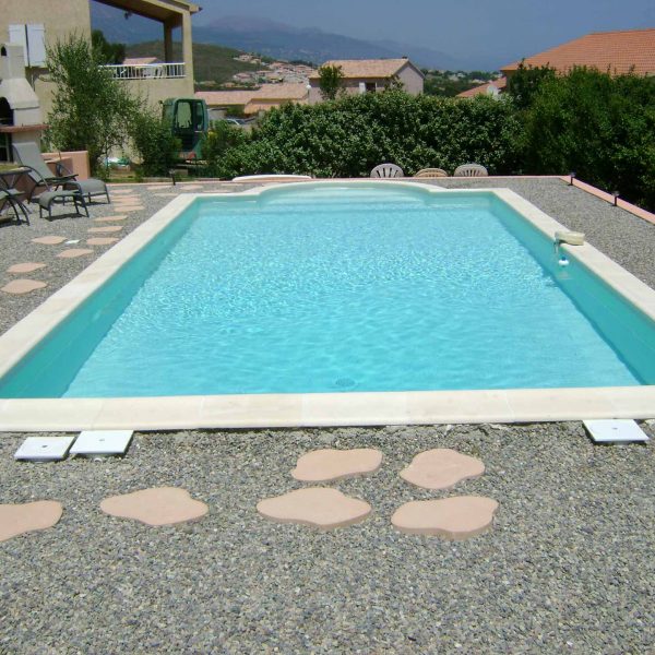 piscines béton corse