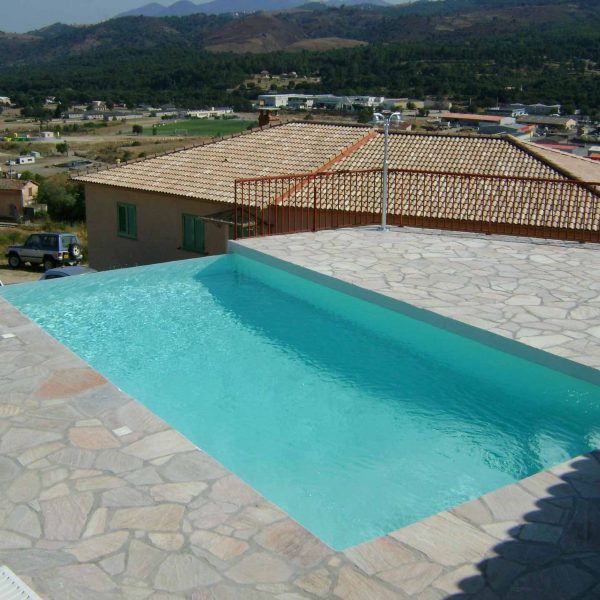 piscines béton corse