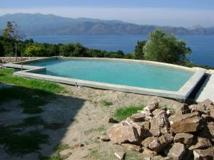 piscines béton corse