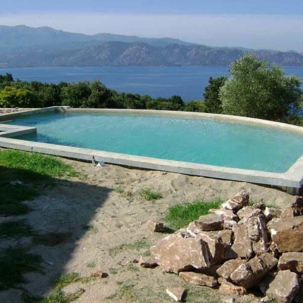 piscines béton corse