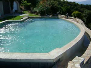 piscines béton corse