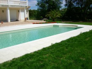 piscines béton corse