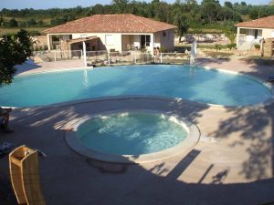 piscines béton corse