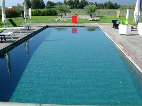 piscines béton corse