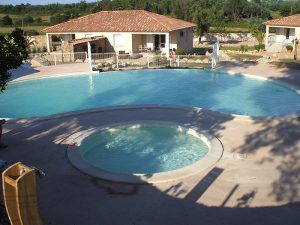 piscines béton corse